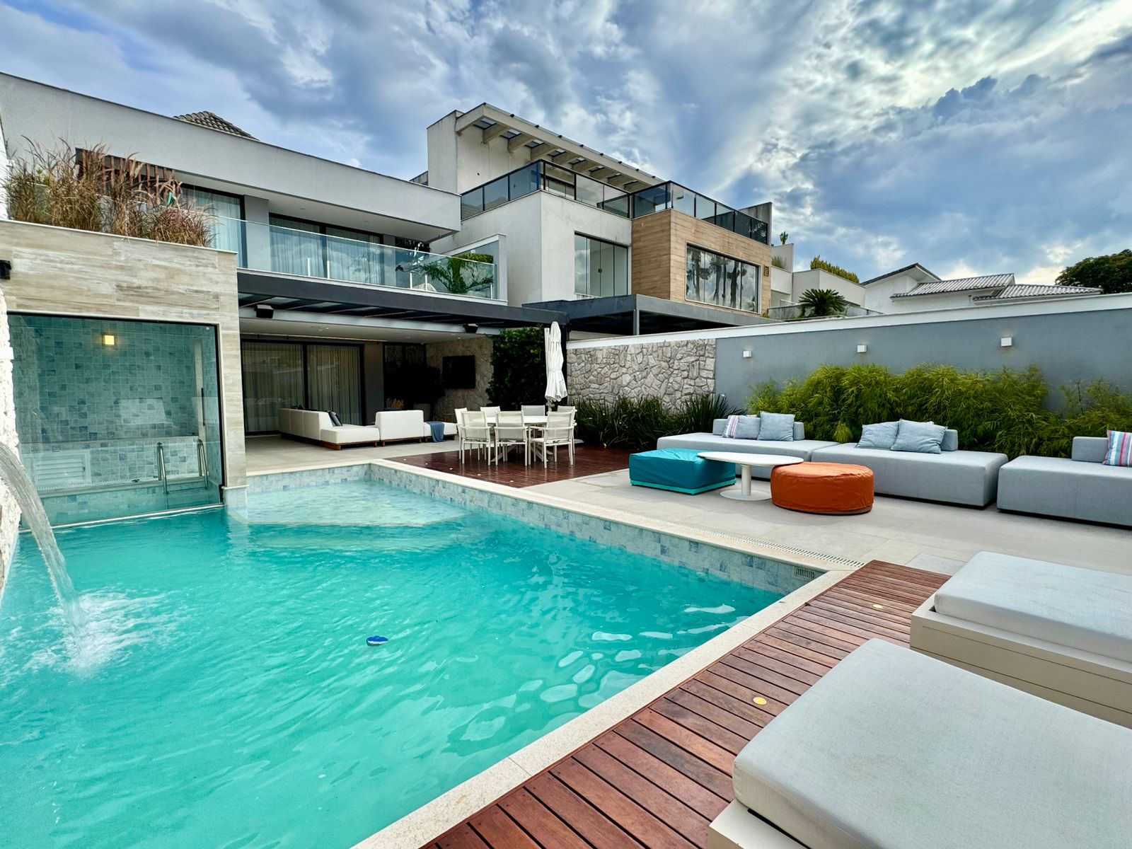 Seven Luxury Real State